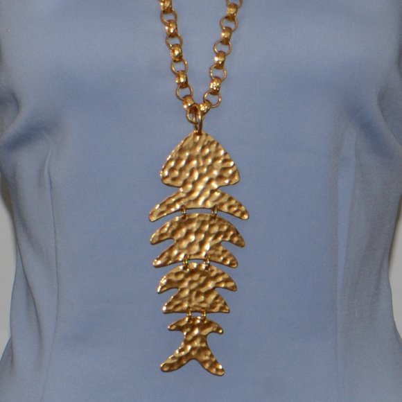 Oscar De La Renta Gold-tone Hammered Fish Pendant Necklace
